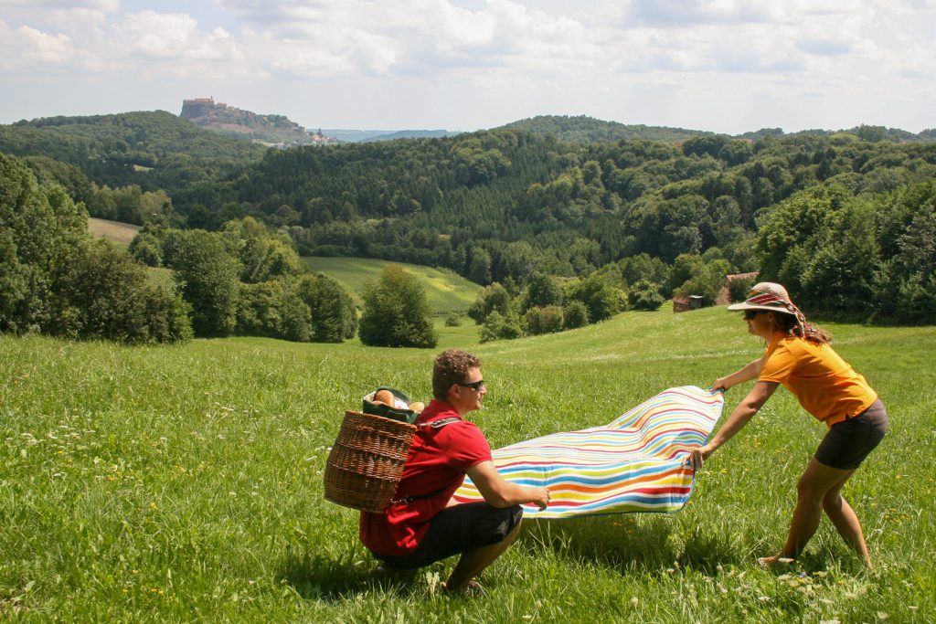 Picknick-Rast mit Blick auf die Riegersburg
