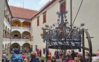 Glücksbrunnen im Innenhof der Hochburg Riegersburg